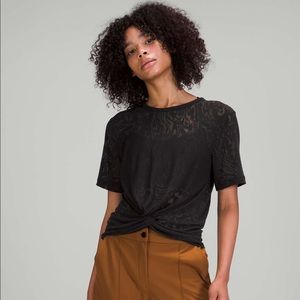 Lululemon black crescent tee veil size 6 without tag